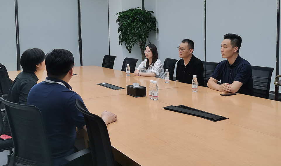 周浦镇领导“夏日送清凉”上海鼎点娱乐慰问行